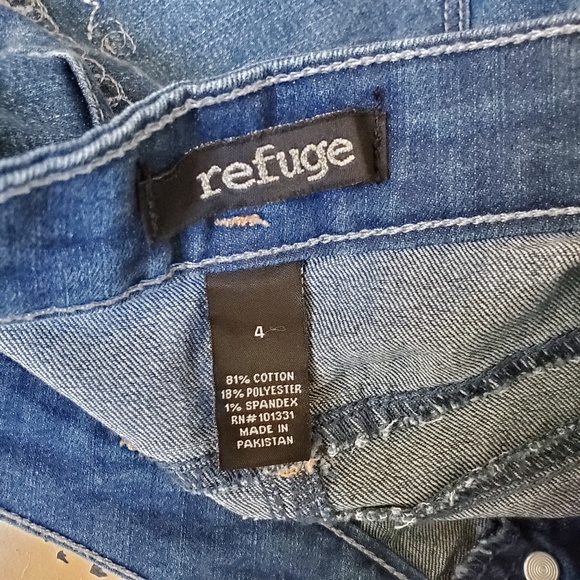 REFUGE Jean Shorts in Women's size 4 - Picture 3 of 5
